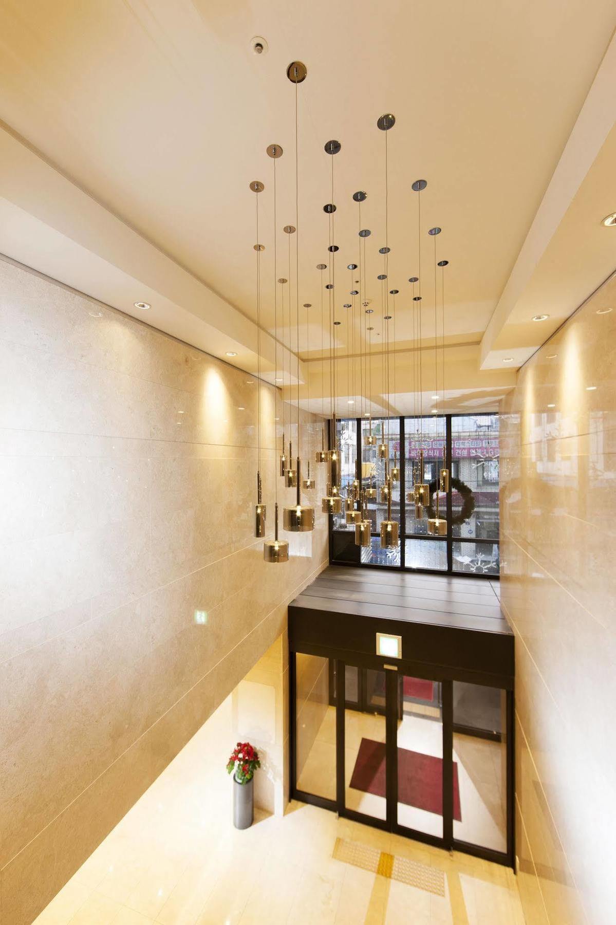 Staz Hotel Myeongdong 1 Сеул Экстерьер фото